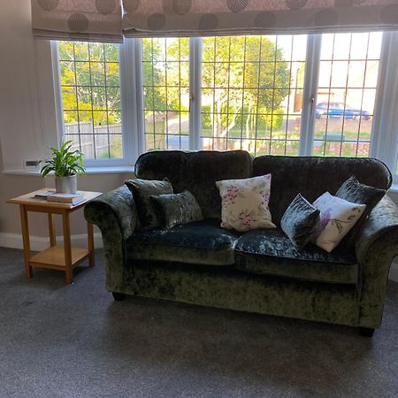 Home By The Sea In Rustington Bagian luar foto