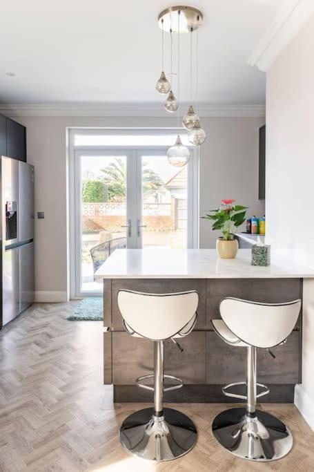 Home By The Sea In Rustington Bagian luar foto
