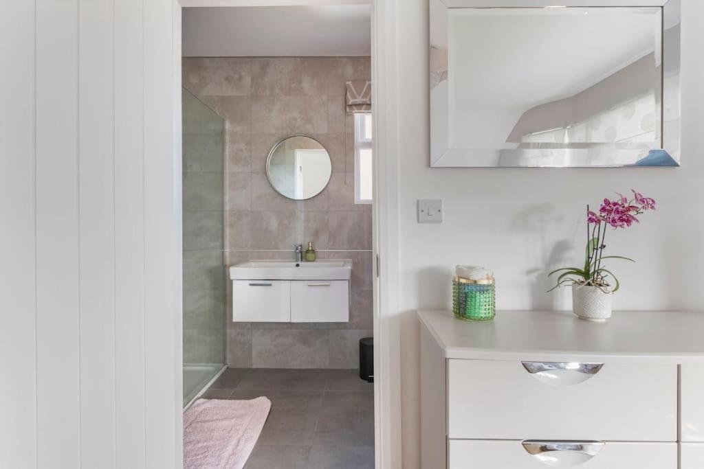 Home By The Sea In Rustington Bagian luar foto