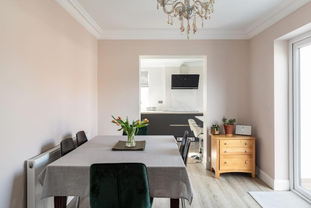 Home By The Sea In Rustington Bagian luar foto