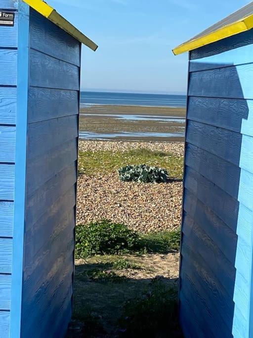 Home By The Sea In Rustington Bagian luar foto