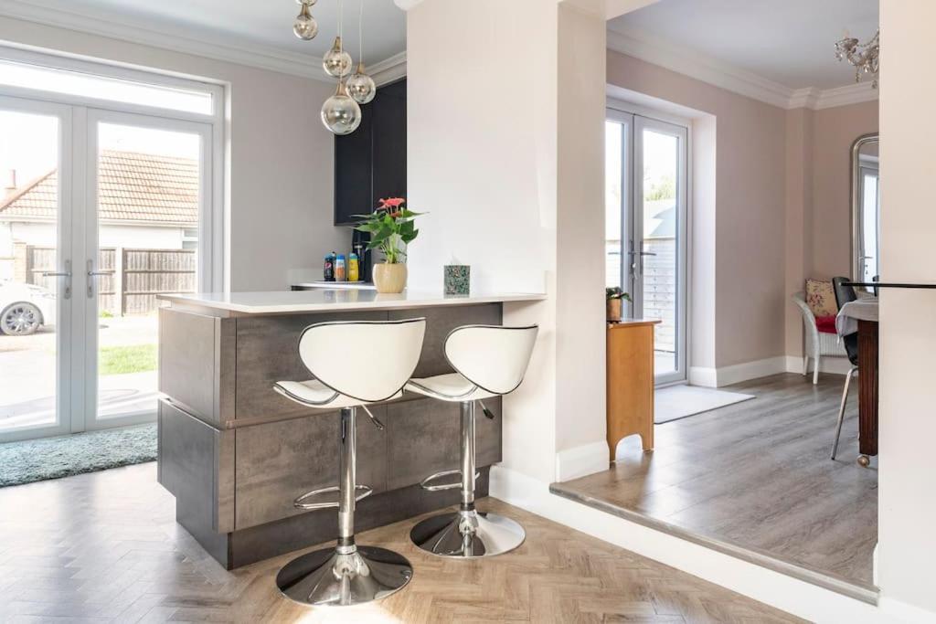 Home By The Sea In Rustington Bagian luar foto
