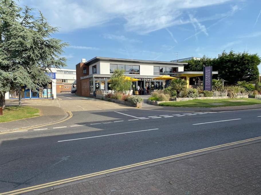 Home By The Sea In Rustington Bagian luar foto