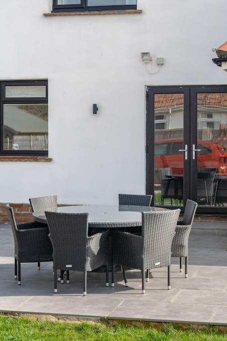 Home By The Sea In Rustington Bagian luar foto