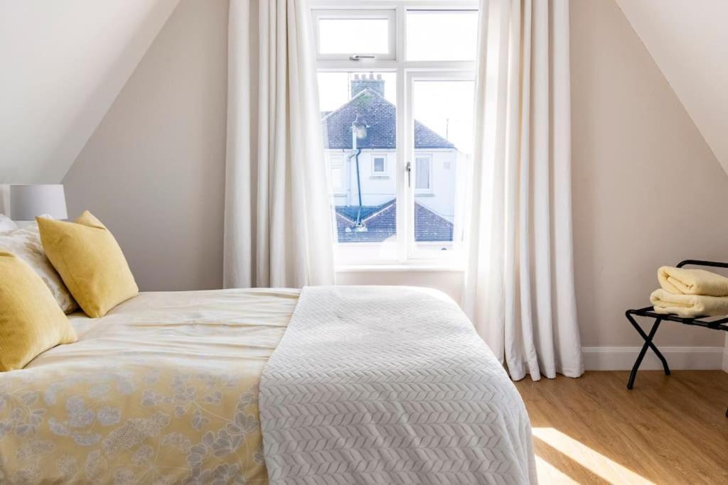 Home By The Sea In Rustington Bagian luar foto