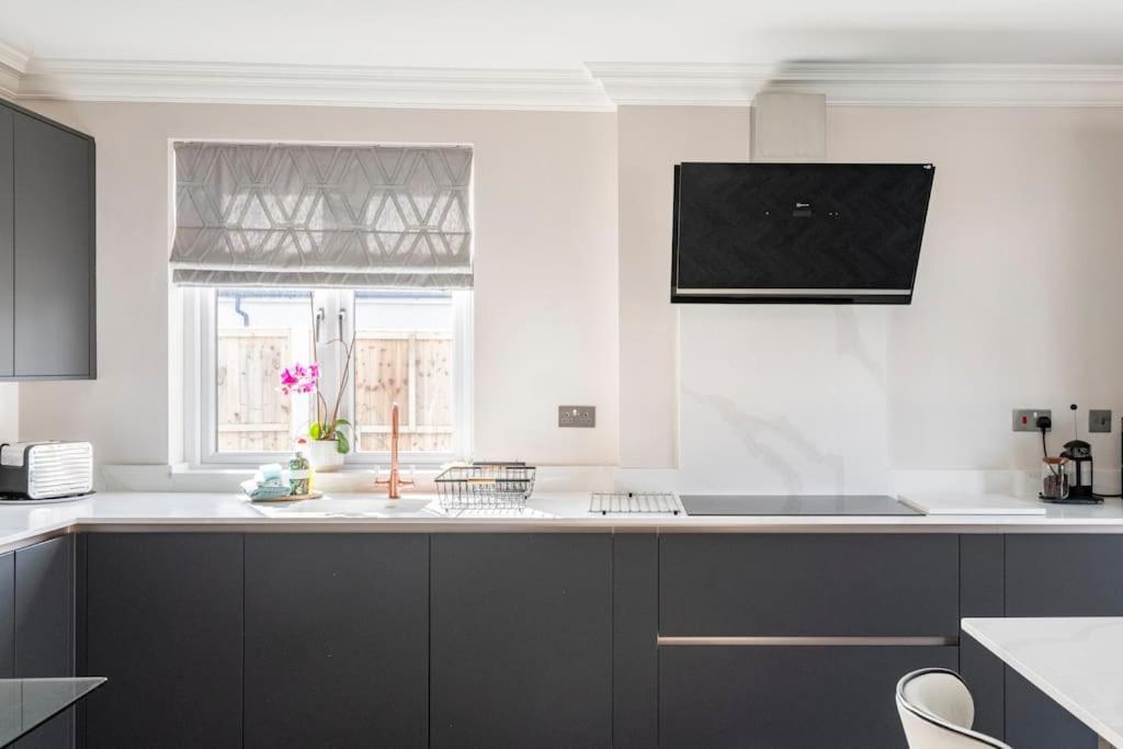 Home By The Sea In Rustington Bagian luar foto