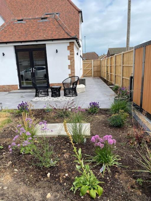 Home By The Sea In Rustington Bagian luar foto