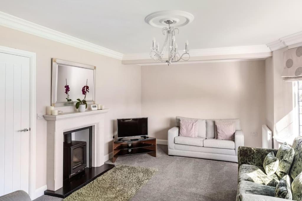 Home By The Sea In Rustington Bagian luar foto